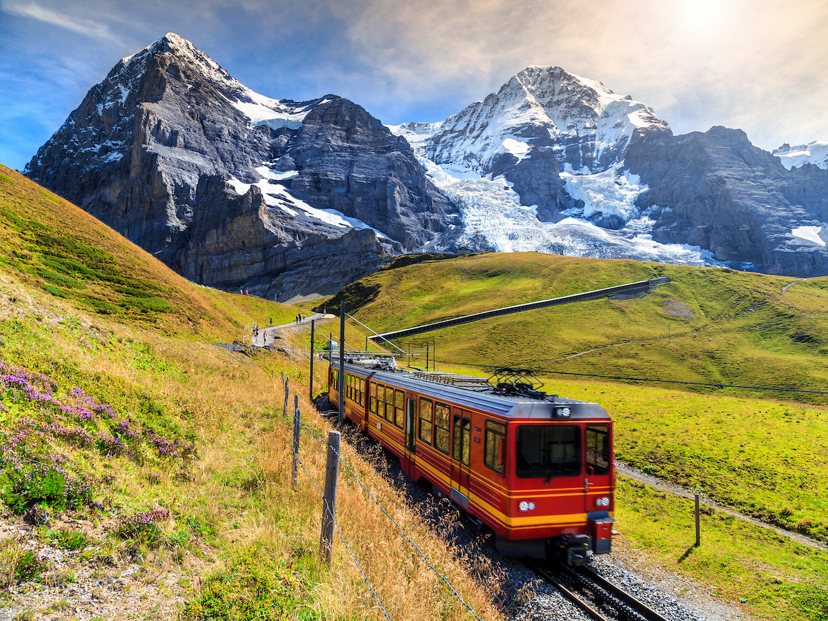Pociągiem pośród Alp